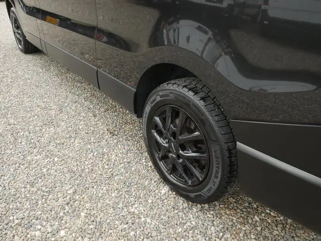 Nissan NV300