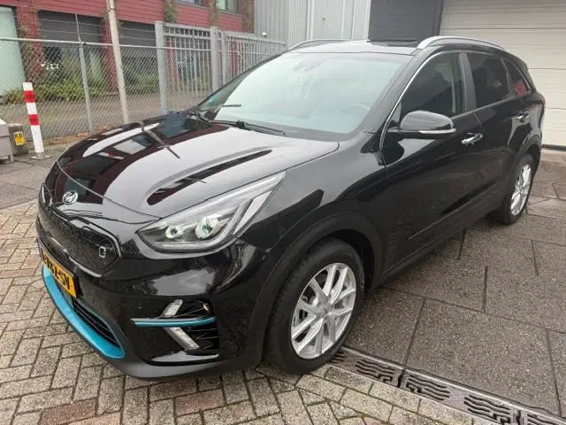 Kia e-Niro DynamicPlusLine 64 kWh AIRCO I NAV I LEDER INERIEUR I OPEN DAK I 1e EIGENAAR I COMPLETE O...