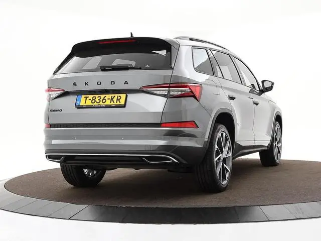 Skoda Kodiaq 1.5 TSI 150pk DSG Sportline Business · Panoramadak · Camera · Matrix LED · Elek. Stoel...