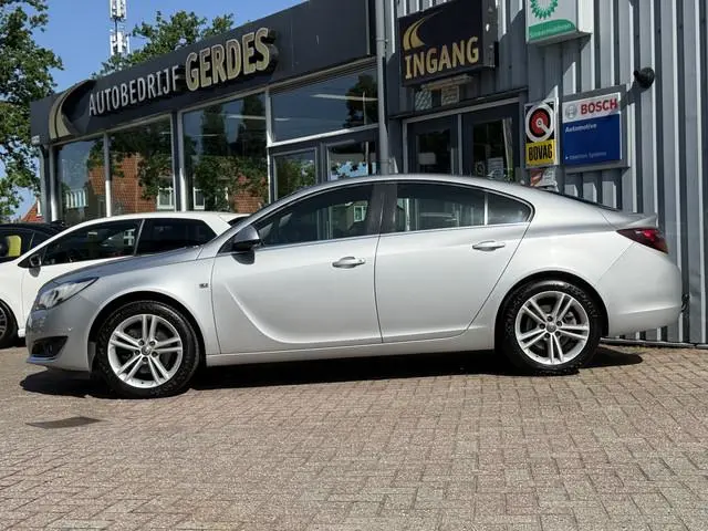 Opel Insignia 1.6 T Edition. | AUTOMAAT | DEALER ONDERHOUDEN | TREKHAAK |