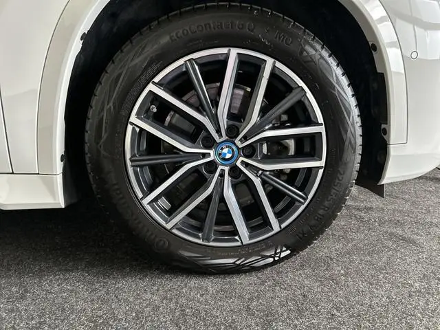 BMW iX1 xDrive30 67 kWh M-Sport SOH 98,3% | Sportstoelen | Premiumpakket |