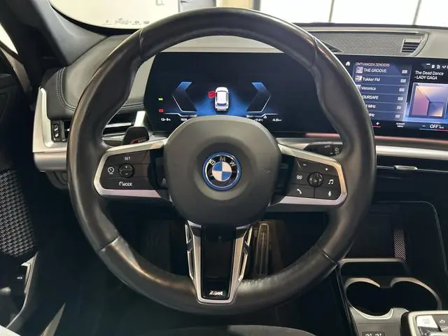 BMW iX1