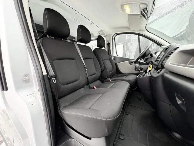 Renault Trafic 1.6 dCi T29 L2H1 DC Comfort | Marge | 6-persoons | Velgen |