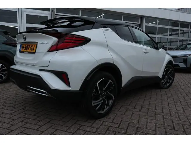 Toyota C-HR 2.0 Hybrid Bi-Tone, Parkeersensoren, JBL