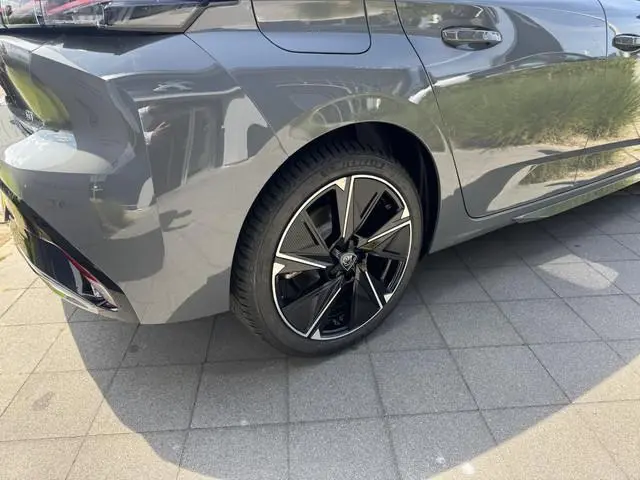 Peugeot e-308
