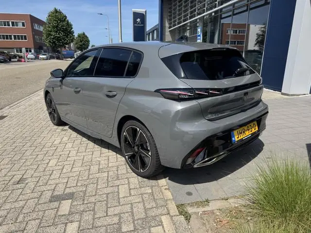 Peugeot e-308