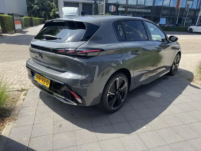 Peugeot e-308