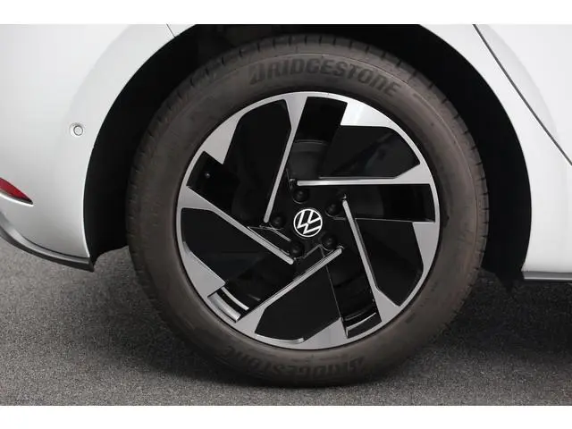 Volkswagen ID.3 Pro Edition 58 kWh Warmtepomp 18"Lichtmetalen Velgen Navigatie Camera Adaptieve Crui...