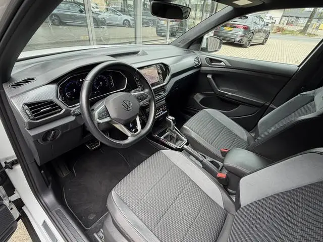 Volkswagen T-Cross 1.0 TSI *!* 2x R-LINE *!* NAVI/ CARPLAY/ 18 INCH/ LED/ RADAR *!*