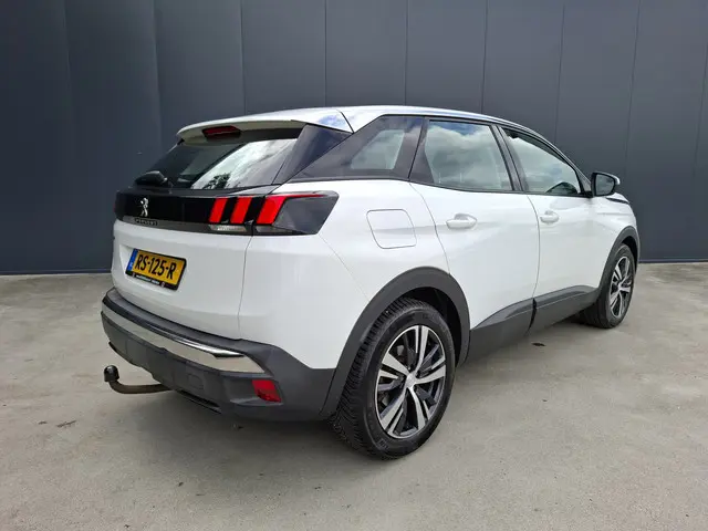 Peugeot 3008 1.2 PureTech Access VIRTUAL COCKPIT LED CRUISE AIRCO TREKHAAK