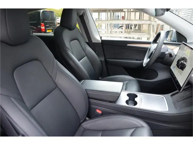 Tesla Model Y Long Range AWD 75 kWh AutoPilot3.0 Ryzen