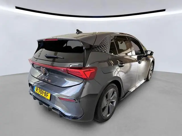 Cupra Born Essential 62 kWh | ..,..% SOH | Led | PDC | Media