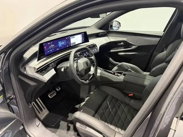 Peugeot e-3008