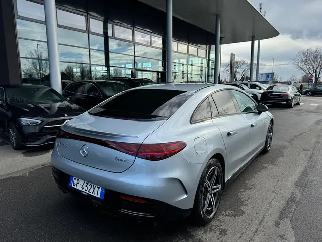 Mercedes-Benz EQE 350 4Matic AMG Line 89 kWh Panoramadak, Distronic, Nightpakket, KeylGo Wordt verwa...