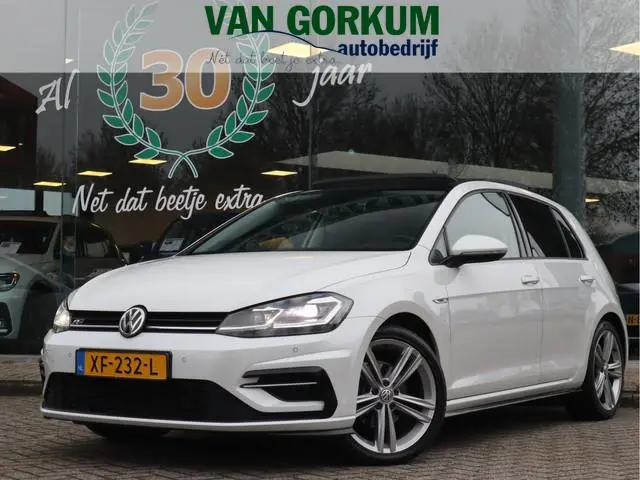 Volkswagen Golf 1.5 TSI Highline Pano / Navi / Elekramen / R-Line / Climate / Led Dealer onderhouden