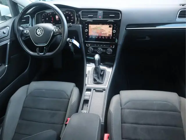 Volkswagen Golf 1.5 TSI Highline Pano / Navi / Elekramen / R-Line / Climate / Led Dealer onderhouden