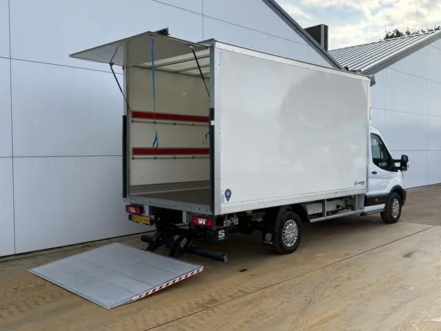 Ford Transit 2.0 TDCI 130PK Bakwagen L4 Cruise Control Airco Parkeersensoren Voor Koffer Bakwagen Me...