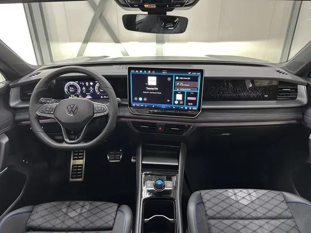 Volkswagen Tayron 1.5 eHybrid R-Line Edition 272pk | Groot scherm | Trekhaak | Pano | 360 camera | B...