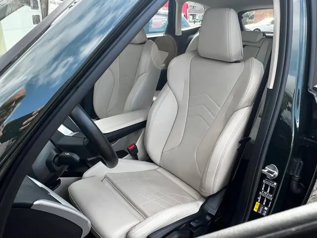 BMW iX1