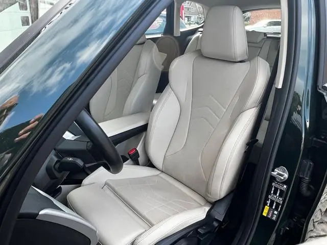 BMW iX1 xDrive30 Launch Edition 67 kWh 313 PK / Automaat / Airco / Apple CarPlay / Navigatie / 360 C...