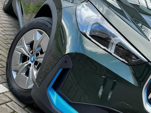 BMW iX1