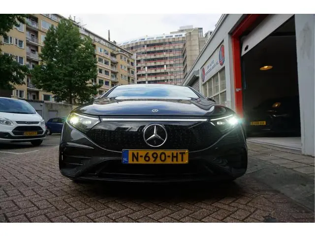 Mercedes-Benz EQS