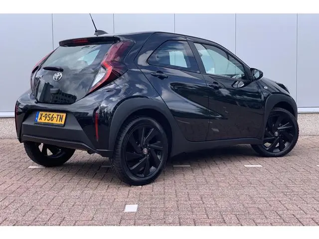 Toyota Aygo X 1.0 VVT-i S-CVT Play / Automaat / Camera / Apple Carplay & Android Auto / DAB+ /