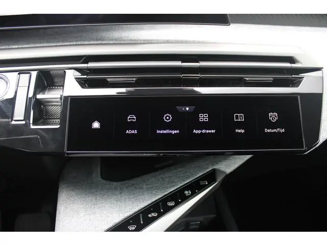 Peugeot e-3008