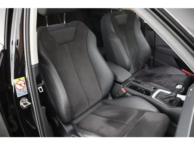 Audi Q3 35 TFSI 150pk Business Edition Trekhaak Camera Stoelverwarming LED Virtual Cockpit Navigatie...