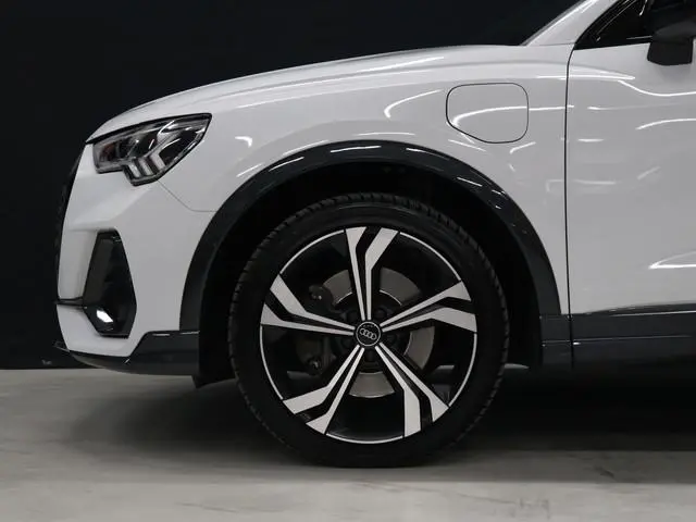 Audi Q3 Sportback 45 TFSI e Edition [TREKHAAK, CAMERA, APPLE CARPLAY, ANDROID AUTO, STOELVERWARMING,...