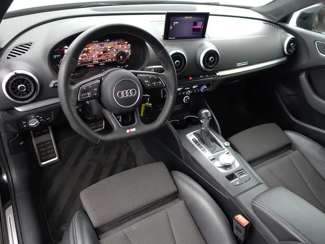 Audi A3 Limousine 35 TFSI S Line Black Optic Aut- Virtual Cockpit, Xenon Led, Dynamic Select, Stoelv...