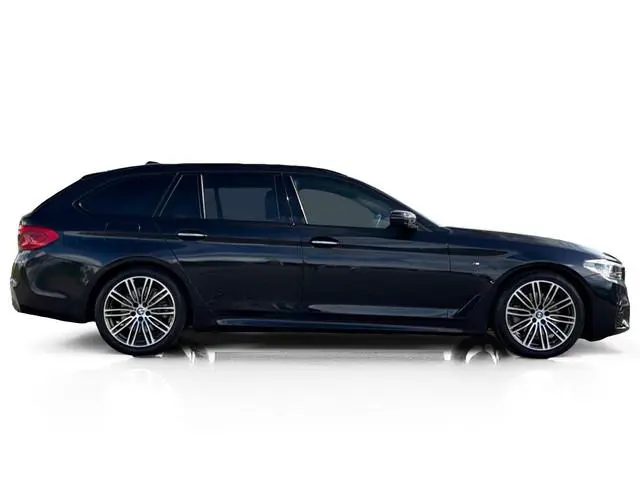 BMW 5-serie Touring 520i M-Sport ✅ Pano ✅ Trekhaak ✅ Camera