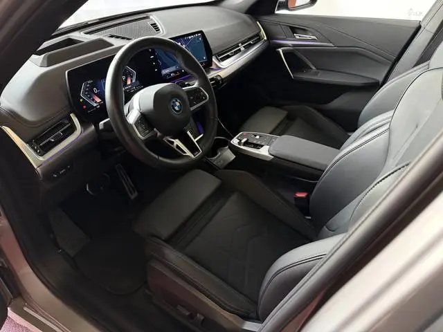 BMW X1 XDRIVE 25E M-SPORT LED PANO.SCHUIFDAK HEADUP  ELEK.KLEP NAVI  360.CAM STOELVERW M-SHADOW LINE...