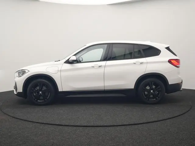 BMW X1 xDrive25e PHEV 221pk Dealer O.H. | Adaptive Cruise | Head Up | Camera | Harman / Kardon | Sto...