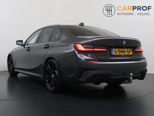 BMW 3-serie 330i High Executive Edition M Sport | Trekhaak |  NAP | HUD |