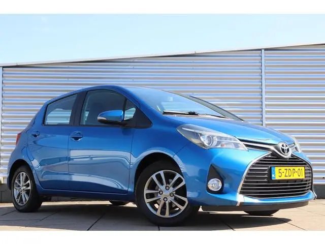 Toyota Yaris 1.3 VVT-i Aspiration, Trekhaak, LM Velgen, Cruise Control, Camera!