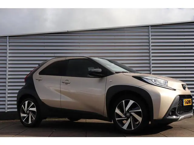Toyota Aygo X 1.0 VVT-i S-CVT Envy, LM Velgen, Half Leder, Apple Carplay / Android auto, JBL, Camera...