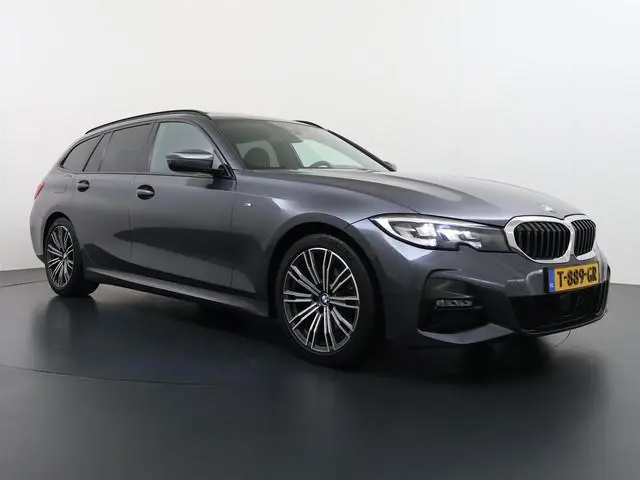 BMW 3-serie Touring 320i Executive M Sport VAN: 32.900,- VOOR: 28.877,- UW WKVOORDEEL: 4.023,- | PAN...
