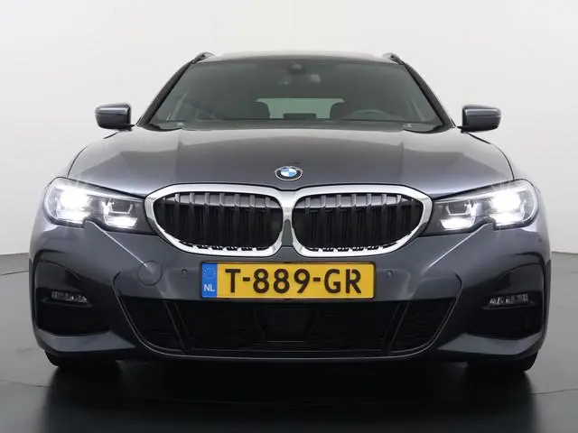 BMW 3-serie Touring 320i Executive M Sport VAN: 32.900,- VOOR: 28.877,- UW WKVOORDEEL: 4.023,- | PAN...
