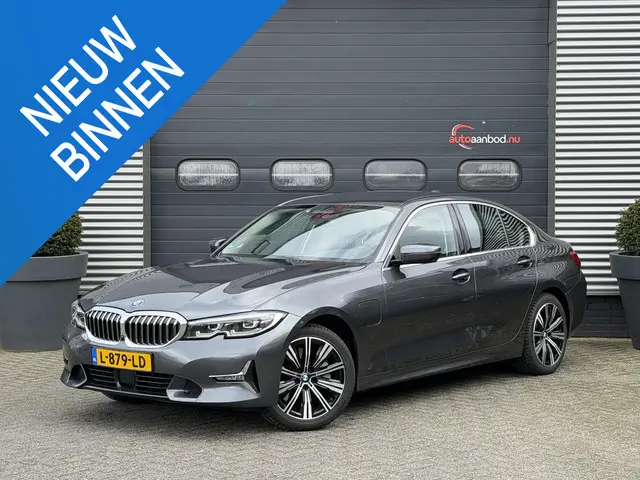 BMW 3-serie 330e | 360* Camera | Navigatie | Lederen Bekleding | DAB | Trekhaak |