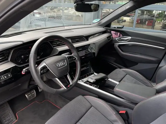 Audi Q8 Sportback e-tron 55 quattro Edition 115 kWh | PANORAMADAK | ACHTERBANKVERWARMING | AMBIENT L...
