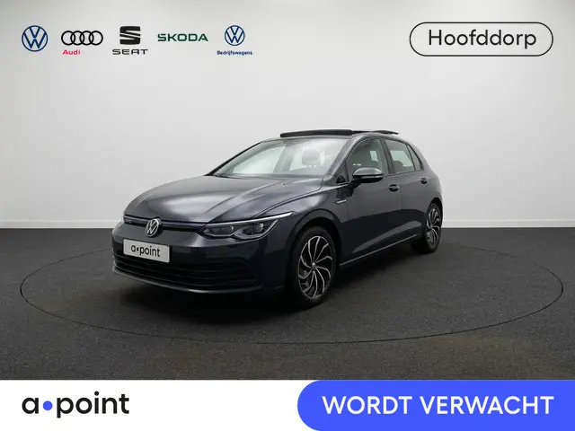 Volkswagen Golf 1.5 TSI Life 150 pk | Navigatie | Panoramadak | Trekhaak (afneembaar) | Parkeersenso...