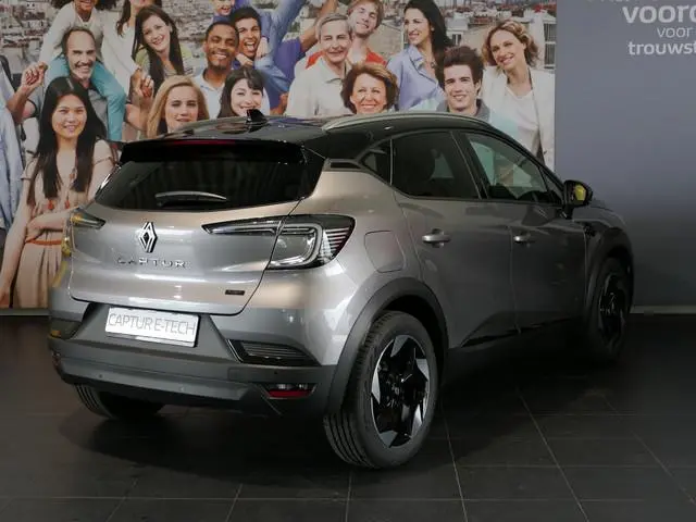 Renault Captur 1.8 E-Tech full hybrid 160 techno - Stoel en stuurverw - Adaptive cruise - Apple carp...