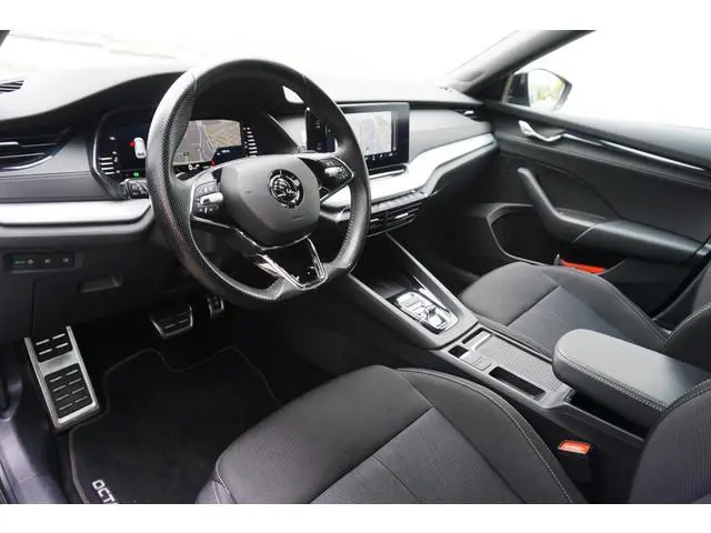 Skoda Octavia Combi 1.0 e-TSI Sport Business/Trekhaak/Digitaal Dashb./ Stuur en stoelverwarming.
