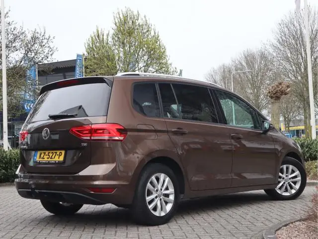 Volkswagen Touran 1.2 TSI Connected Series Navi / Climate / Trekh / Pano / Nieuwe APK / 7 Persoons