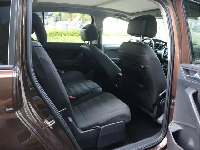 Volkswagen Touran 1.2 TSI Connected Series Navi / Climate / Trekh / Pano / Nieuwe APK / 7 Persoons
