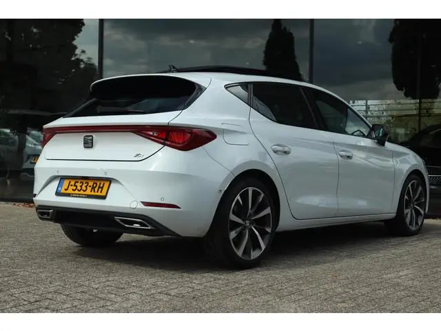 SEAT LEON 1.5 TSI FR LAUNCH EDITION | PANO | VIRT. COCKPIT | LED | CAMERA | KEY-LESS | ACC | WINTERP...