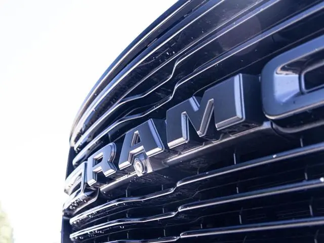 Dodge Ram 1500 5.7 V8 4x4 Crew Cab Sport Night edition | Pano-Dak | Groot Navi | Elektrisch Sidebars