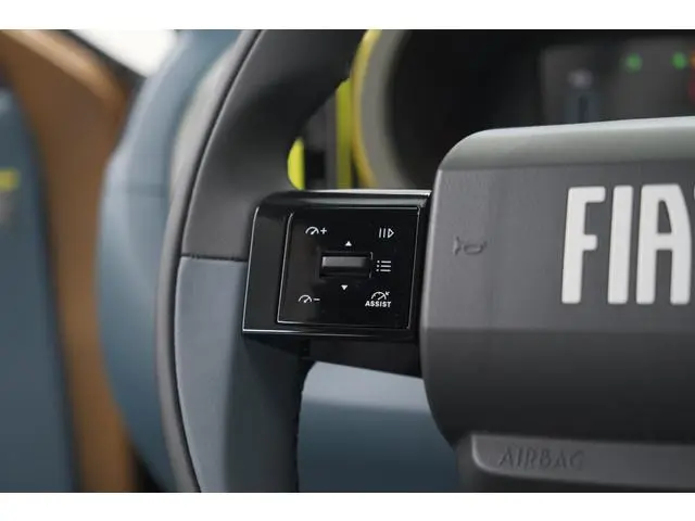 Fiat Grande Panda E La Prima 7 kW 44 kWh | 1 Fase | Camera | SOH 96% | Navigatie | Parkeersensoren