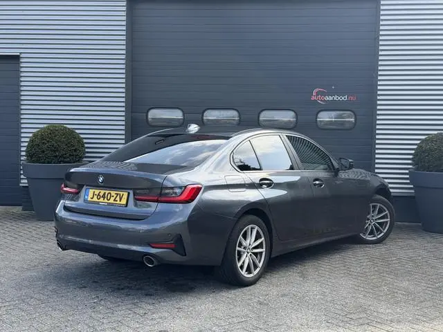 BMW 3-serie 320i xDrive High Executive Edition | Navigatie | Head-Up Display | DAB | Privacy Glass |...